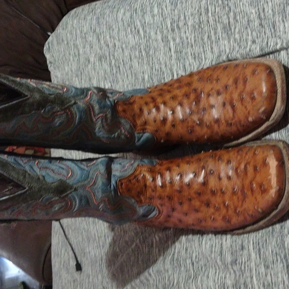 I'm selling abstruse boots - Picture 1 of 3